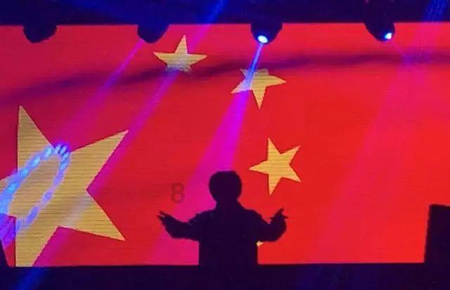 常州三名小学女生冒雨收国旗，国旗在她们心中有着怎样的分量？